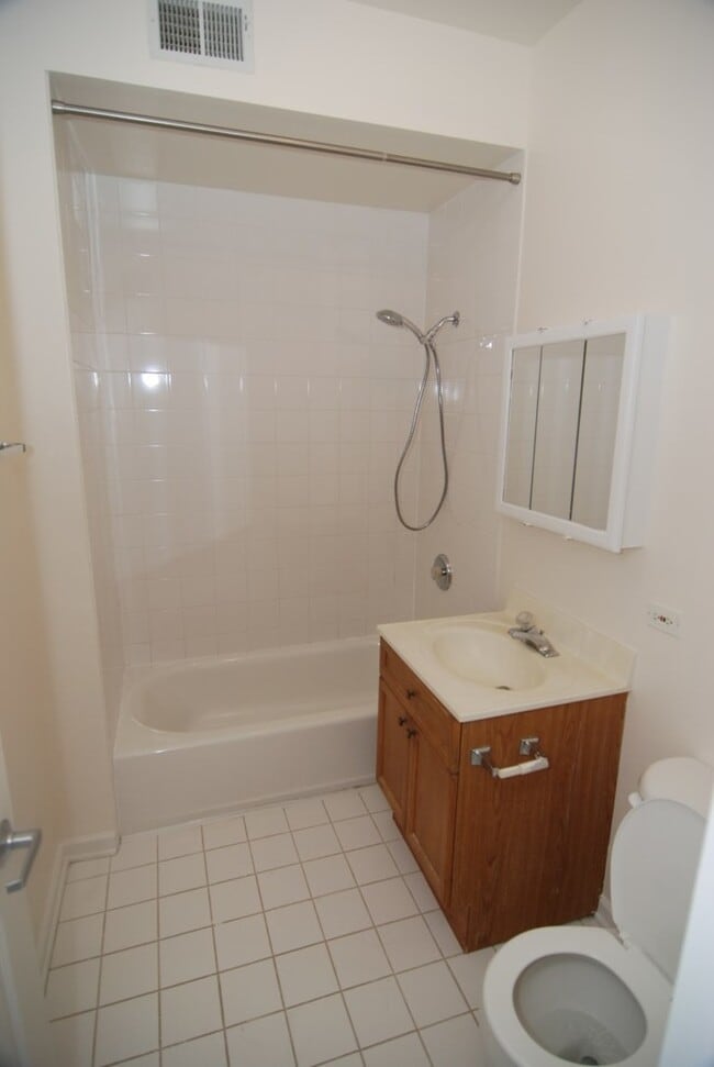 Building Photo - 7732 N Paulina St