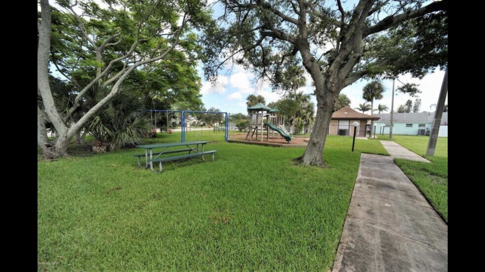 Building Photo - 3687 Driftwood Dr