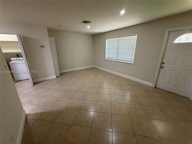 Building Photo - 808 SW 30th St