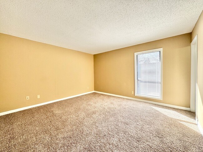 Building Photo - Holden Village Townhome Available - Newly Renovated