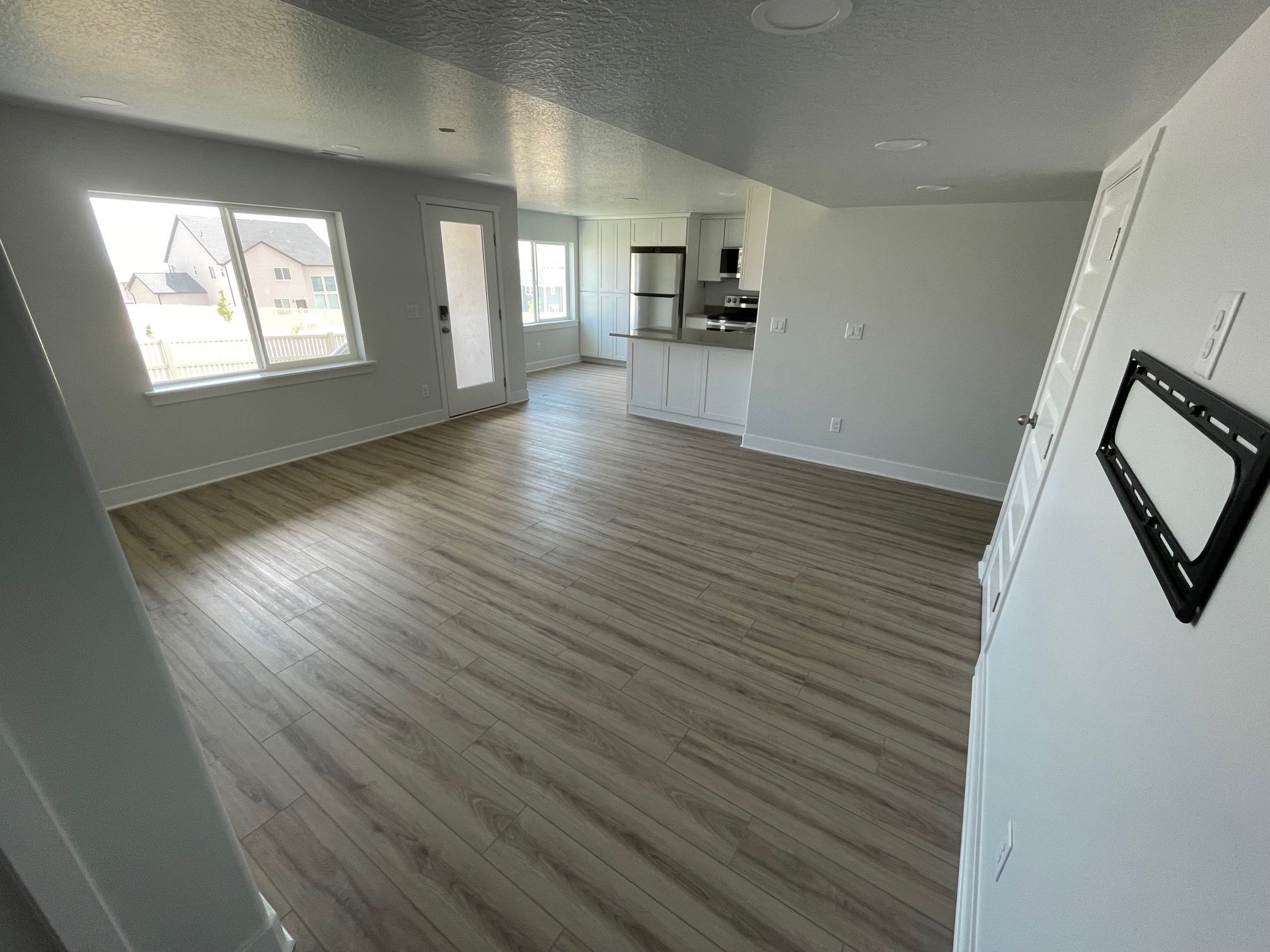 Building Photo - 946 N Olson Dr