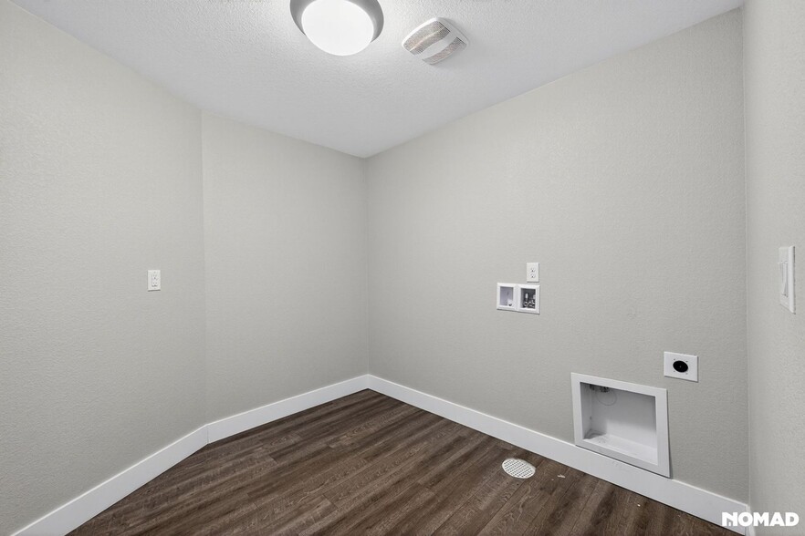 Building Photo - 4672 Clear Creek Dr