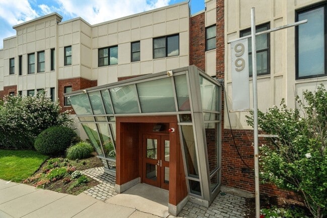 Building Photo - 99 Chestnut Hill Ave