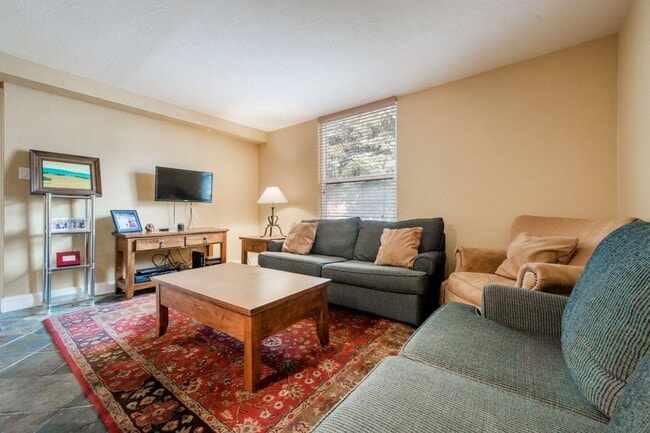 Building Photo - 1150 Deer Valley Dr