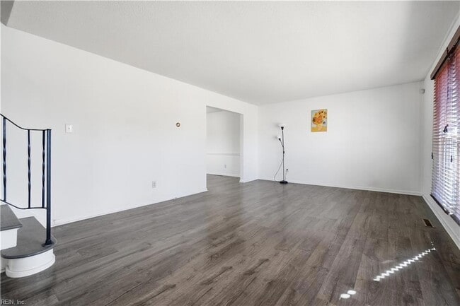 Building Photo - 912 Amherst Ln