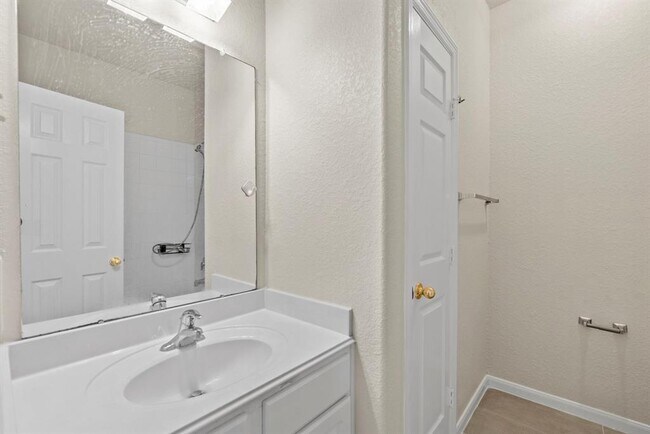Building Photo - 13935 Maleewan Ln