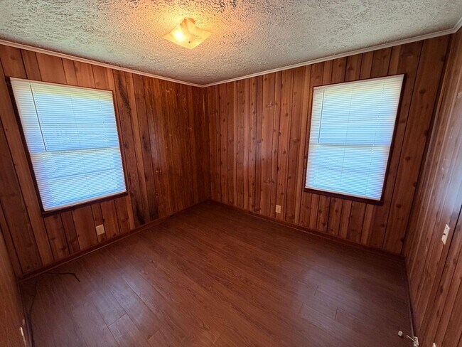 Building Photo - Just off the Covington Square!!!