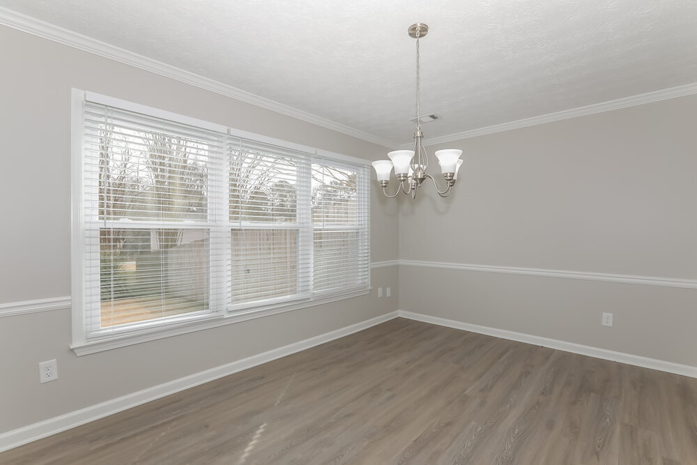 Building Photo - 2403 Scarlet Ln SE