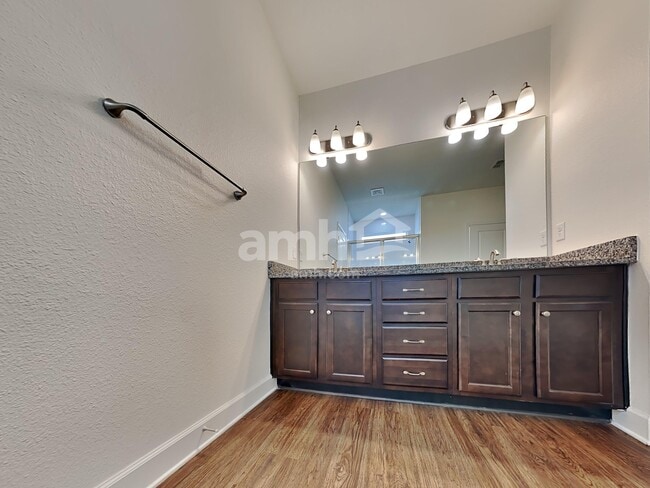 Building Photo - 450 Sandstone Dr