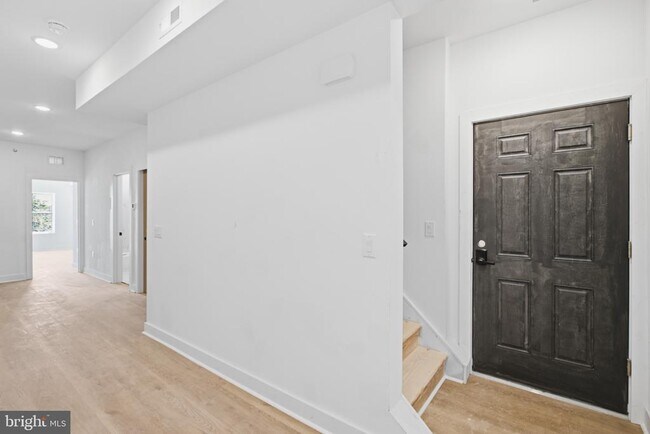 Building Photo - 669 N 39th St