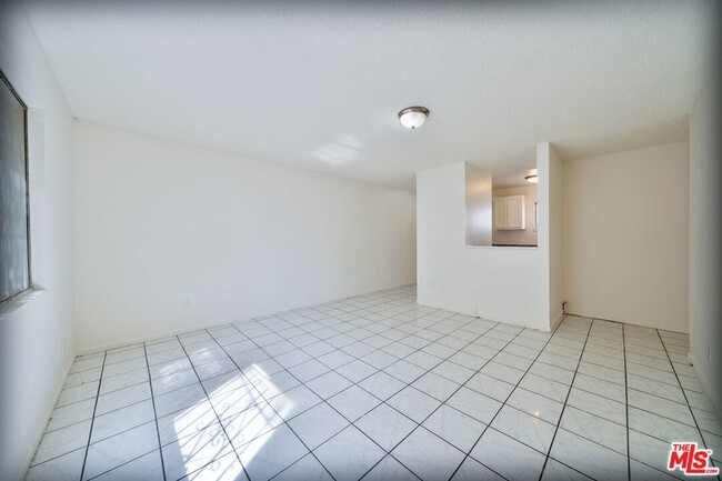 Building Photo - 426 E Century Blvd