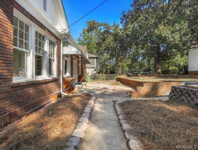 Building Photo - 1427 Court St