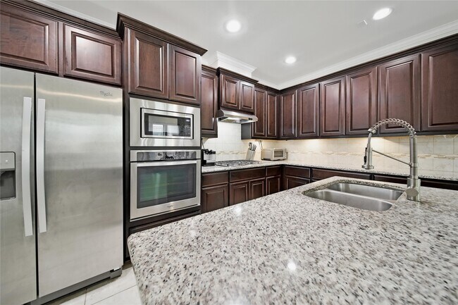 Building Photo - 5309 Larkin St