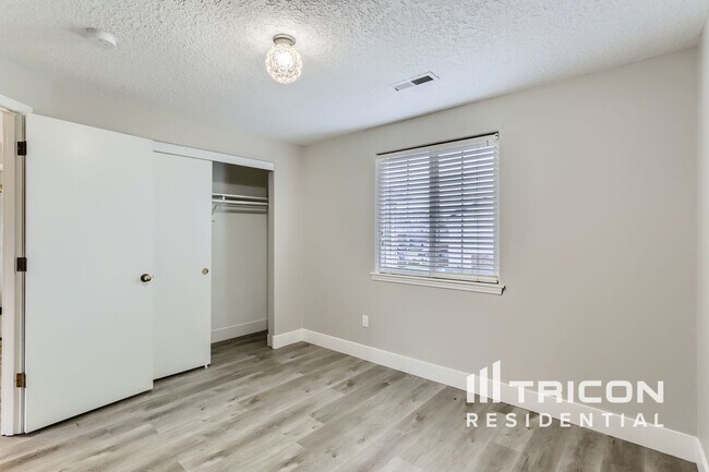 Building Photo - 502 SW 22nd Ave