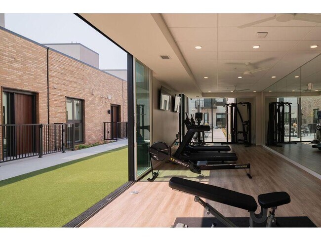 Building Photo - 7 West Dr