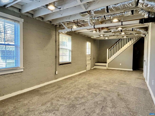 Building Photo - 814 Altavista Ave