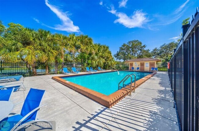 Building Photo - 2031 Coral Ridge Dr