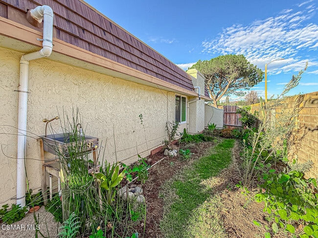 Building Photo - 4150 Lake Harbor Ln