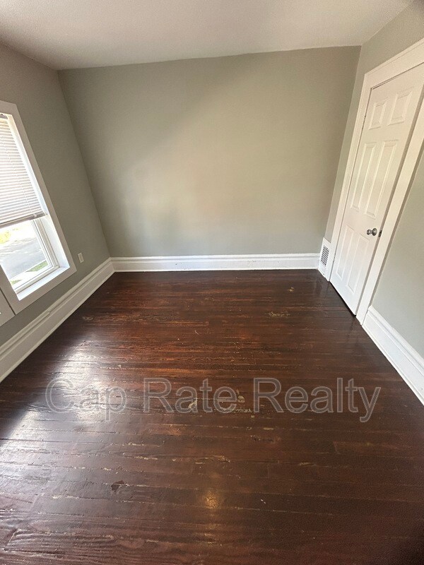 Building Photo - 807 E 2nd Ave