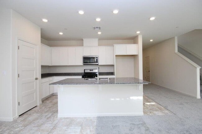 Building Photo - 3 Bed Home in Gated Elk Grove Community