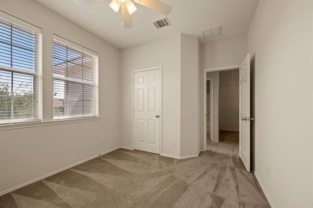 Building Photo - 1415 Ravenwood Dr