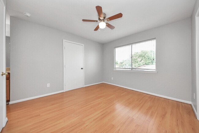 Building Photo - 115 Squires Bend