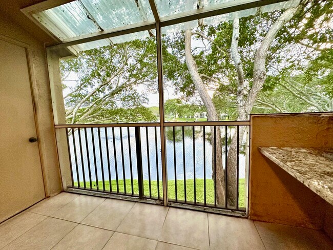 Building Photo - 660 Cypress Club Way