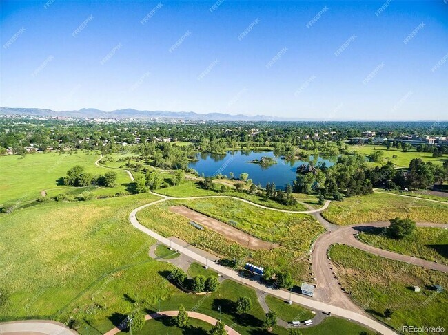 Building Photo - Amazing, Large & Beautiful Lakewood Home A...