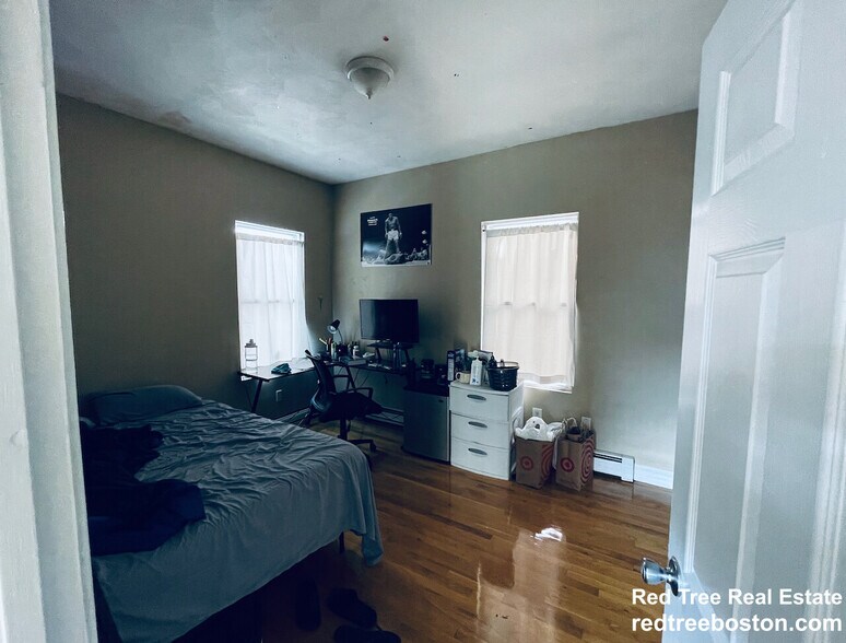 Building Photo - 19 Highgate St