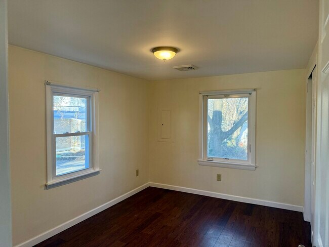 Building Photo - 100 Lebanon Ave