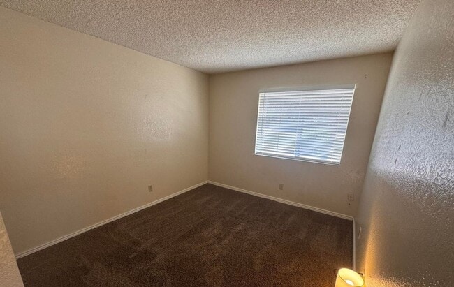 Building Photo - 3 bedroom at Peoria & 59th Ave