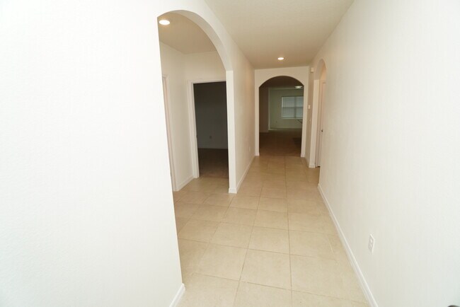 Building Photo - 128 Hickory Course Loop