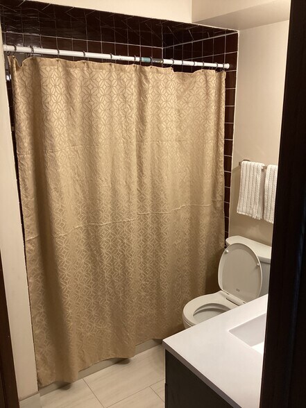 Building Photo - 9839 Ridgeland Ave