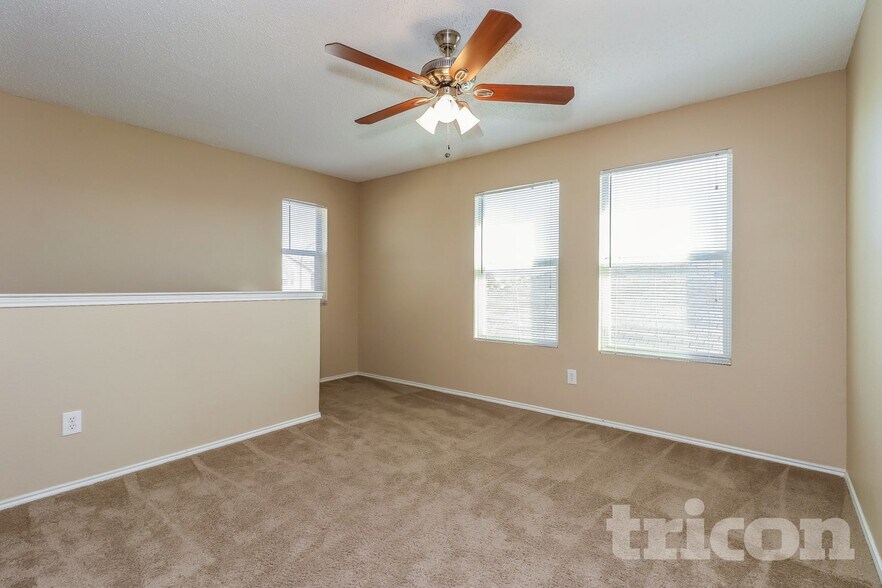 Building Photo - 4865 Waterford Dr