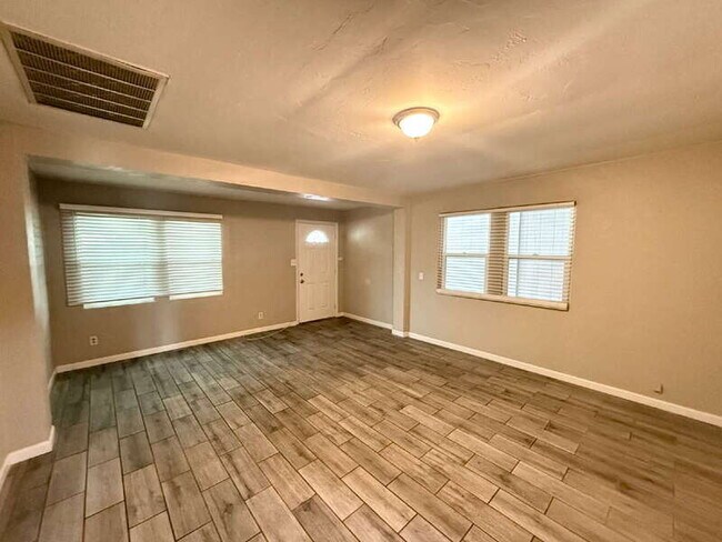 Building Photo - 3525 N Fontana Ave