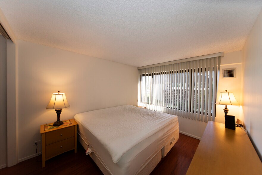 Building Photo - 2140 Kuhio Ave