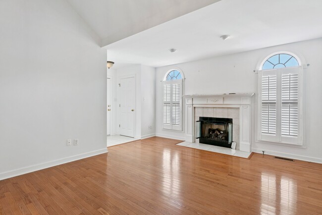 Building Photo - 804 Steeplechase Way