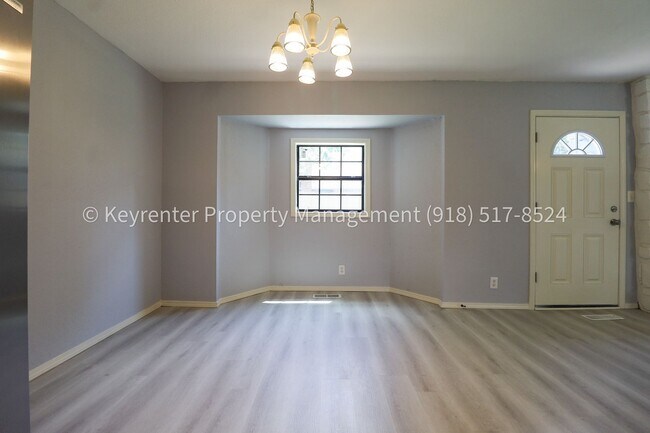 Building Photo - 1609 S Chestnut Ave