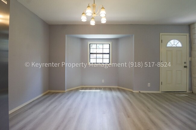 Building Photo - 4 Bed | 2 Bath in Broken Arrow!