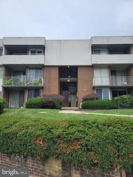 Building Photo - 10239 Prince Pl