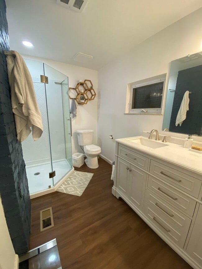 Building Photo - NEWLY RENOVATED 2 BEDROOM IN THE HEART OF SOUTHSIDE!