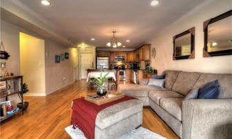 Building Photo - 180 Melba St