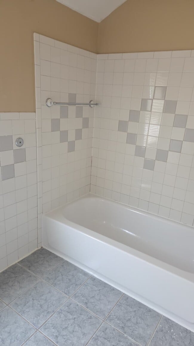 Building Photo - 9124 Manor St