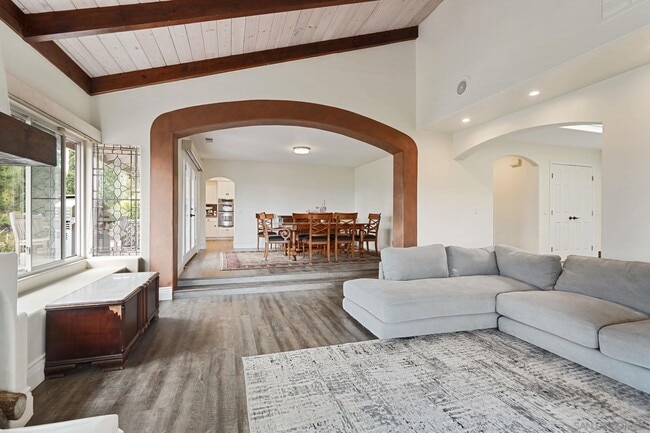 Building Photo - 14844 Rancho Real