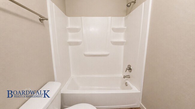 Building Photo - Large Herriman 3 Bed 2 Bath Town Home!