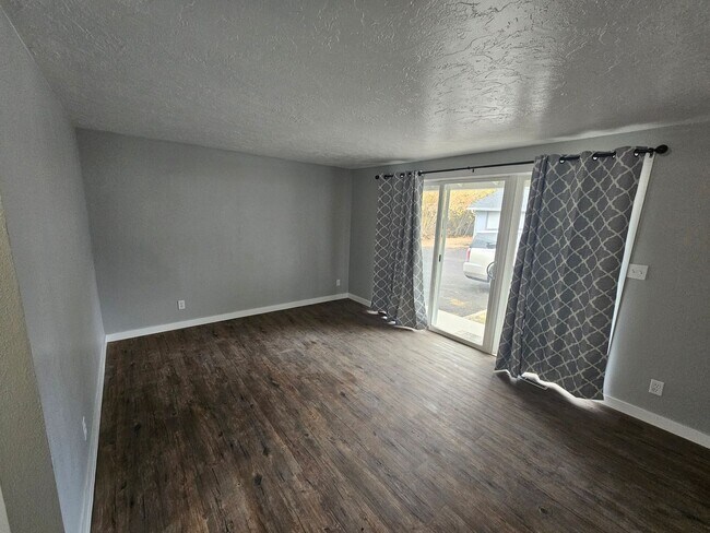 Building Photo - 304-310 1st Street