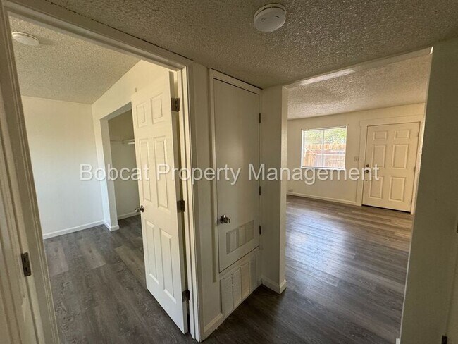 Building Photo - 1501 N Edmonds Dr