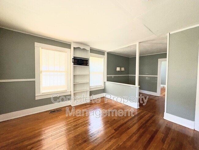 Building Photo - 8149 1st Ave S