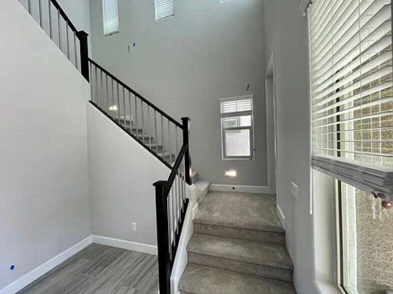 Building Photo - 628 W Derringer Way