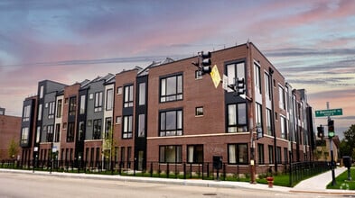 Building Photo - 4250 W Belmont Ave